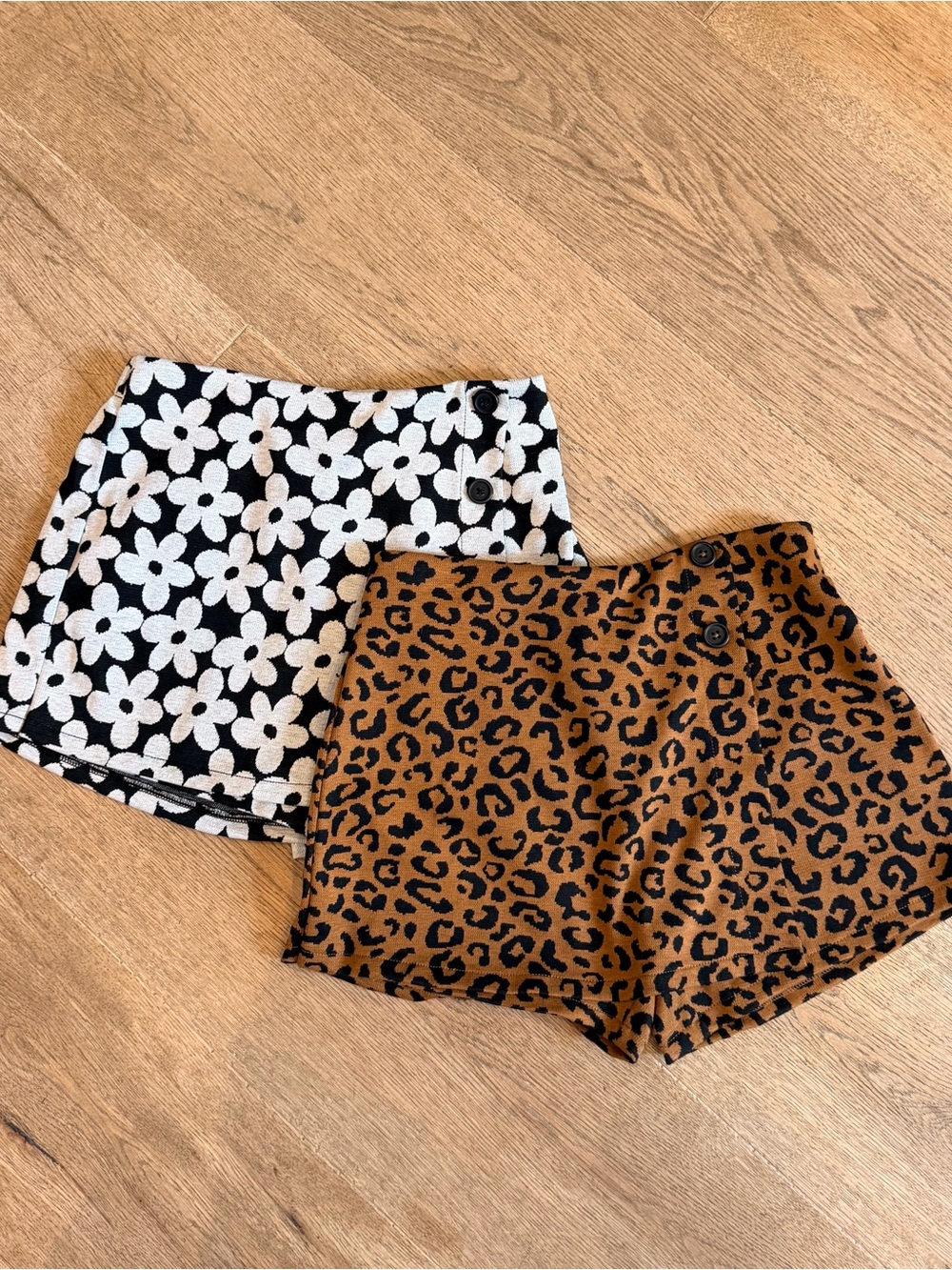 Old Navy girls Leopard Print Brown Skort Black Daisy Print Skirt shorts bundle